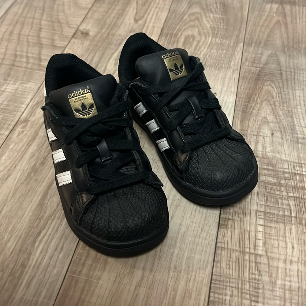 Toddlers Addidas Superstar Sneakers